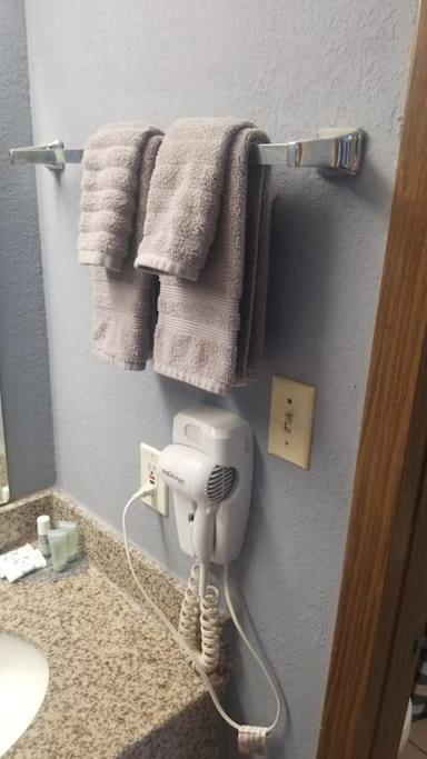 Osu King Bed Hotel Room 109 Wi-Fi Booking Stillwater Bagian luar foto